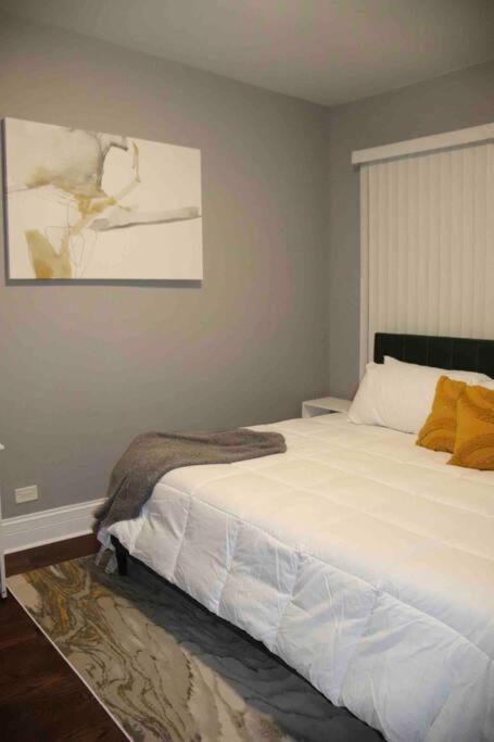 Upscale Apartment Westside Of Chicago Exterior photo
